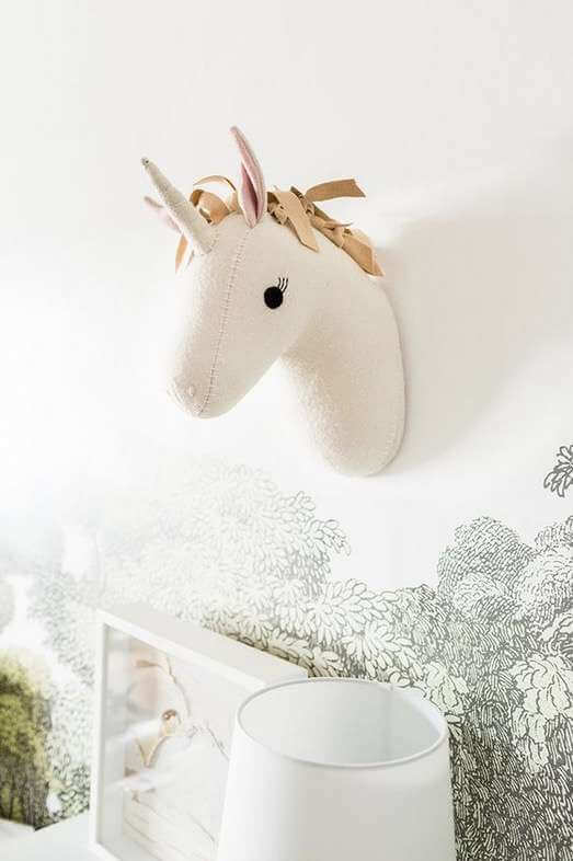 unicornio-de-peluche-para-decorar-la-pared